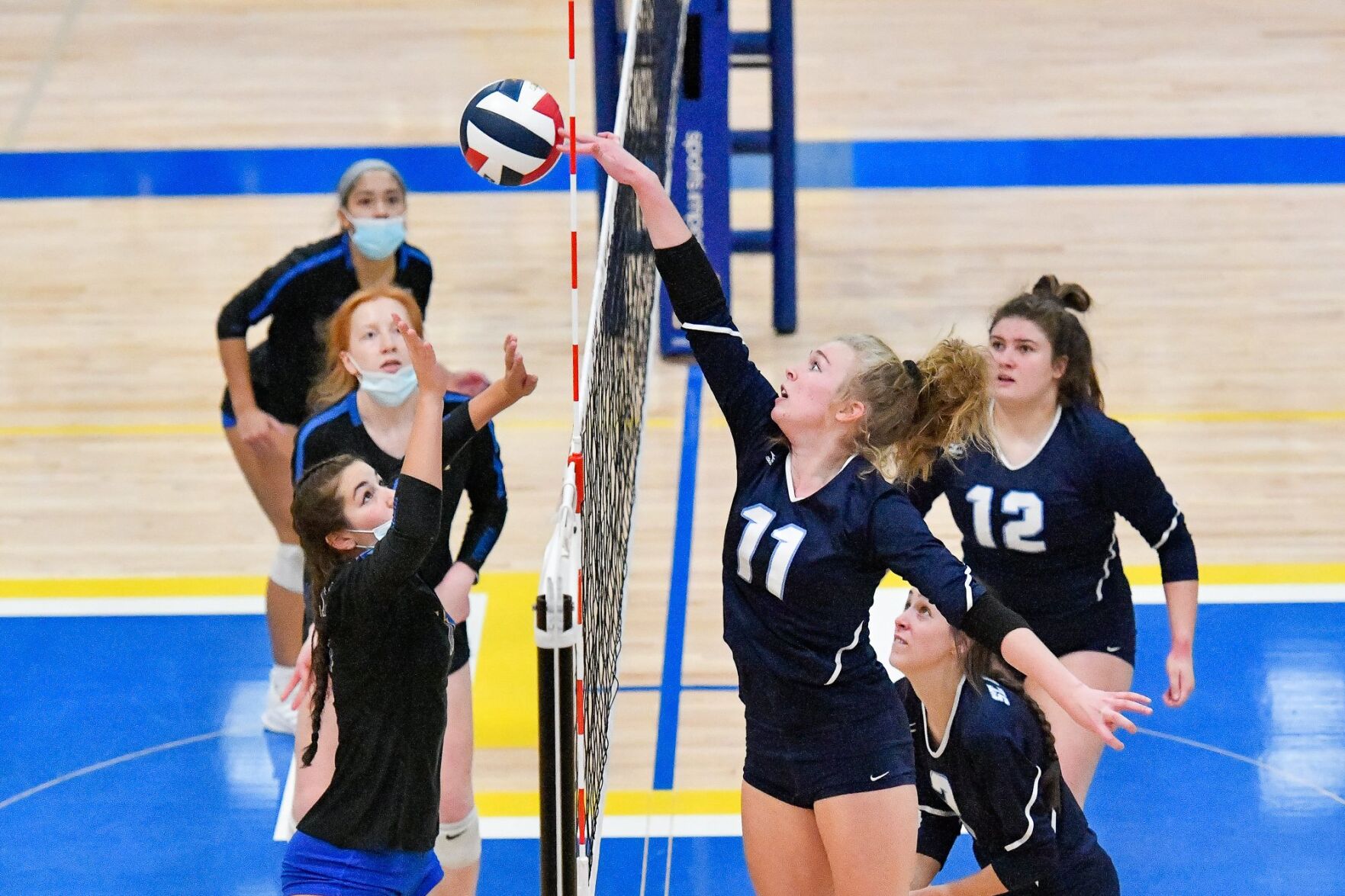 10/31/20 - Girls Volleyball - C5 quarter - Francis Howell vs St. Dominic